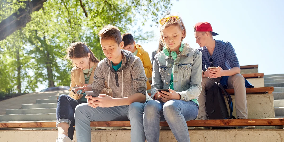 Wéi de Réidener Lycée den Handyverbuet ëmsetzt | © Bigstock / dolgachov