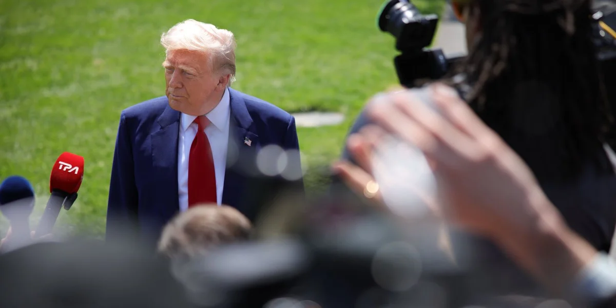 Den Donald Trump setzt de Wolodymyr Selenskyj ënner Drock | © picture alliance / NurPhoto | Bryan Dozier