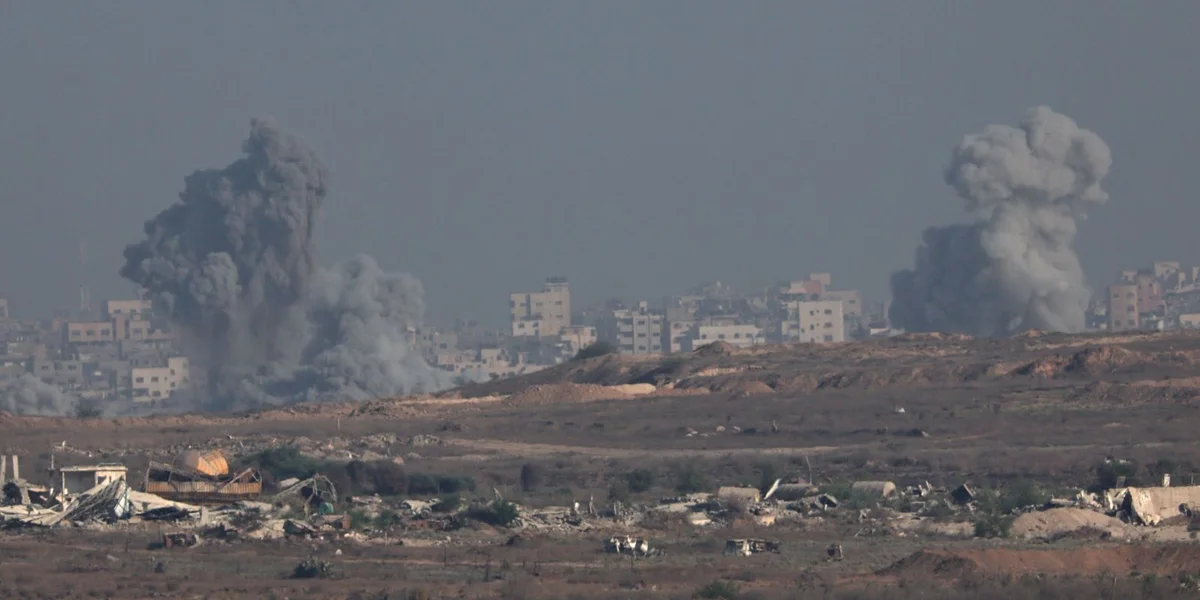 Israel relancéiert Militärattacken an der Gazasträif | © EPA/ATEF SAFADI