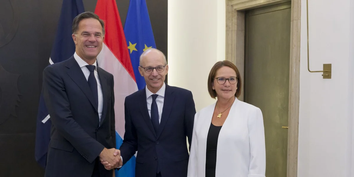 Nei NATO-Initiativ: Lëtzebuerg bedeelegt sech um Kaf vu Waffe fir d'Ukrain | © SIP / Jean-Christophe Verhaegen