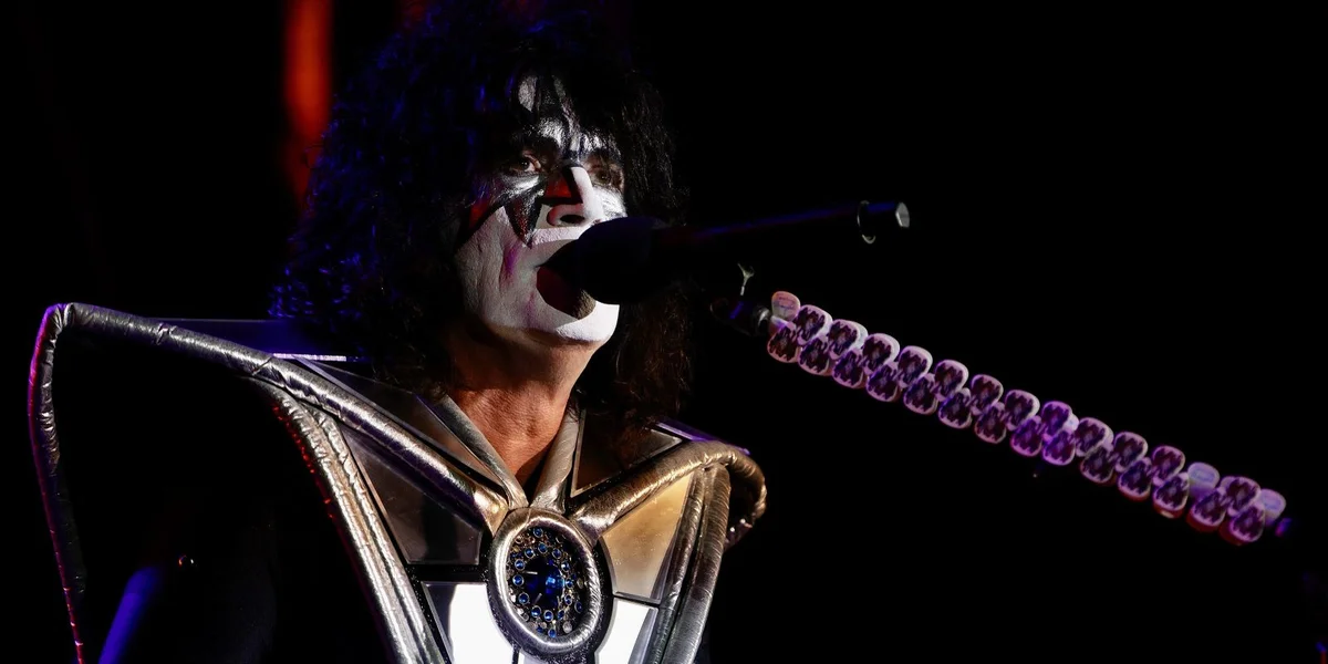 Den Ace Frehley ass dout