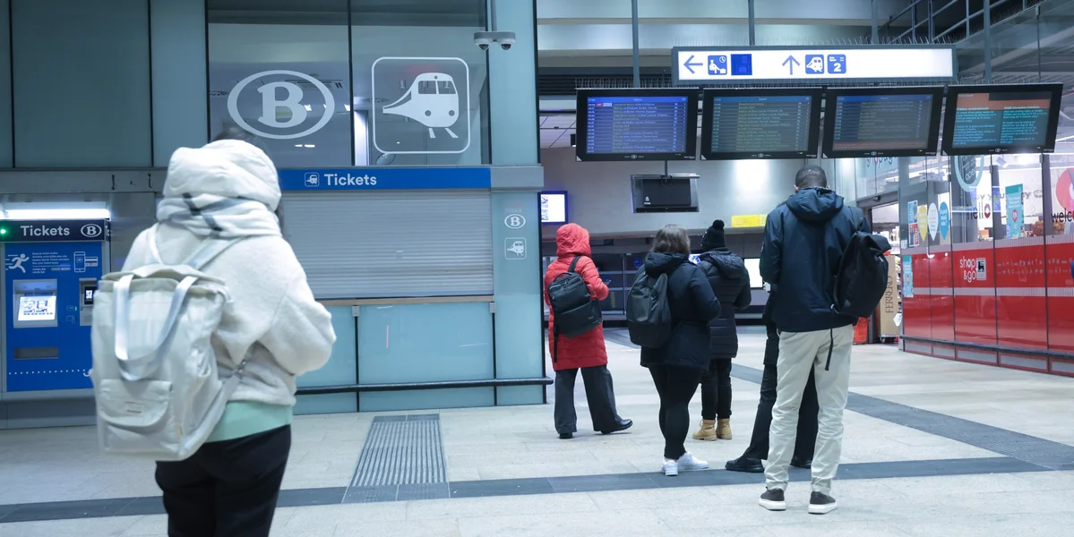 Nationale Streik géint geplangte Reformen a Spuermesüren - Bus, Zuch a Fliger betraff | © EPA/OLIVIER HOSLET