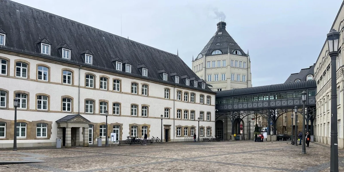 Mannerjäregen Ugeklote behaapt, hie wollt dem Stéifpapp just Angscht maachen | © Eric Ewald