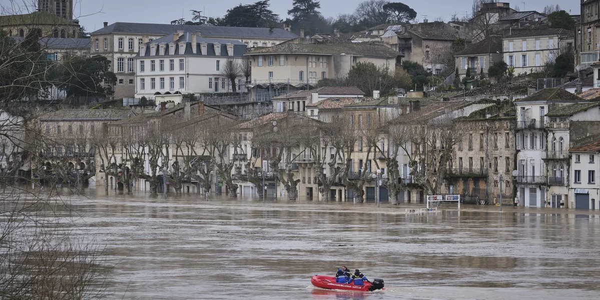 Geféierleche Wiedercocktail: Historescht Héichwaasser als Naturkatastroph agestuuft  | © EPA/GUILLAUME PINON