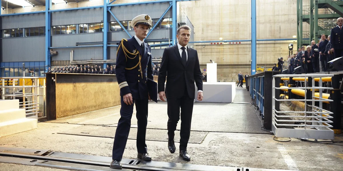 Macron wëllt Atomwaffenarsenal ausbauen - Nach onkloer ob mat oder ouni EU-Partner  | © EPA/YOAN VALAT / POOL