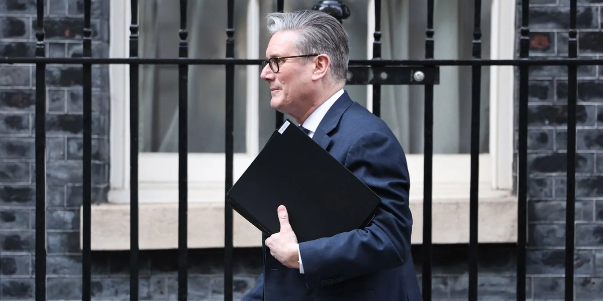 Decisiven Dag: Keir Starmer kéint haut een Zäitplang fir säi Récktrëtt bekannt ginn | © EPA/NEIL HALL