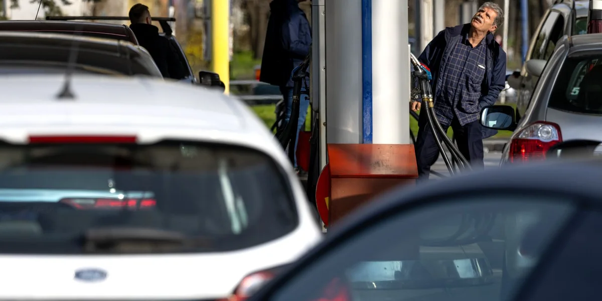 Däitschen Tankrabatt: Duerchschnëttspräis fällt op ville Plazen ëm 10 Cent de Liter | © EPA/GEORGI LICOVSKI