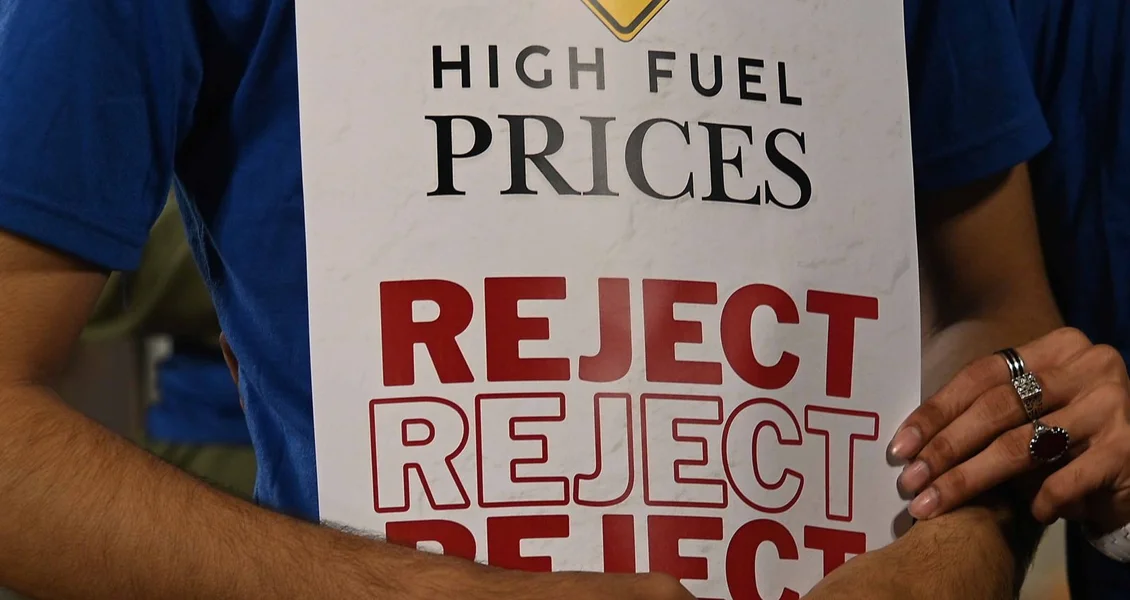 Baueren, Camions- an Taxichauffeure protestéiere géint déi héich Pëtrolspräisser | © EPA/SHAHZAIB AKBER