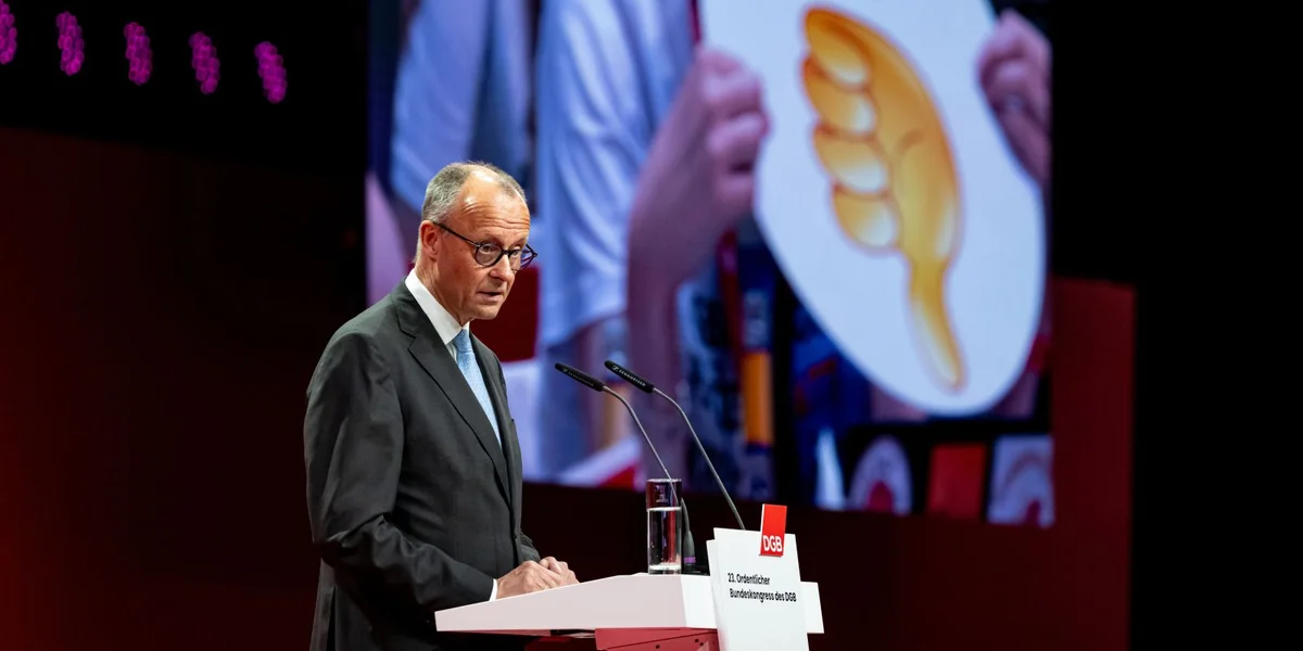 Ëmfro: Just nach 10 Prozent si mat der Aarbecht vum Bundeskanzler Merz zefridden | © EPA/FABIAN SOMMER