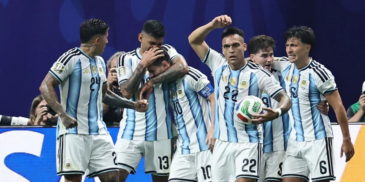 Argentinie gewënnt no verréckter Schlussphas - Schwäiz no Eelefmeterschéissen | © EPA/RONALD WITTEK