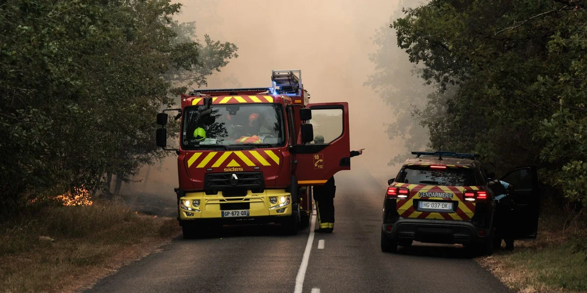 Déi 15 Lëtzebuerger Pompjeeën, déi an der Gironde gehollef hunn, kommen nees zeréck | © EPA/GAUTHIER BEDRIGNANS