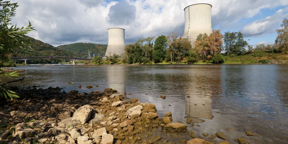 Anti-Atomnetz Tréier: Atomzentral zu Cattenom wier net sécher virun Dronen | © EPA/OLIVIER HOSLET