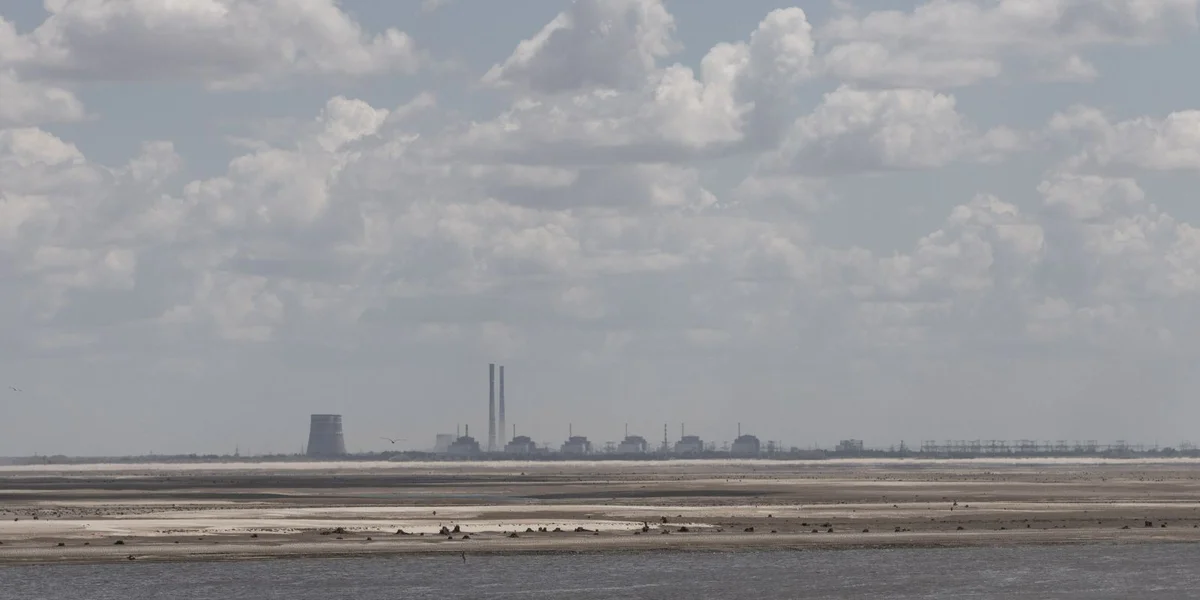 Ukrainescht Atomkraaftwierk Saporischschja kritt den Ament kee Stroum méi vu baussen | © picture alliance / SZ Photo | Friedrich Bungert