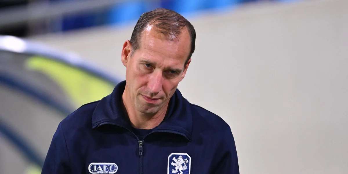 En enttäuschten Nationaltrainer Jeff Strasser. | © picture alliance / NurPhoto | Alex Nicodim
