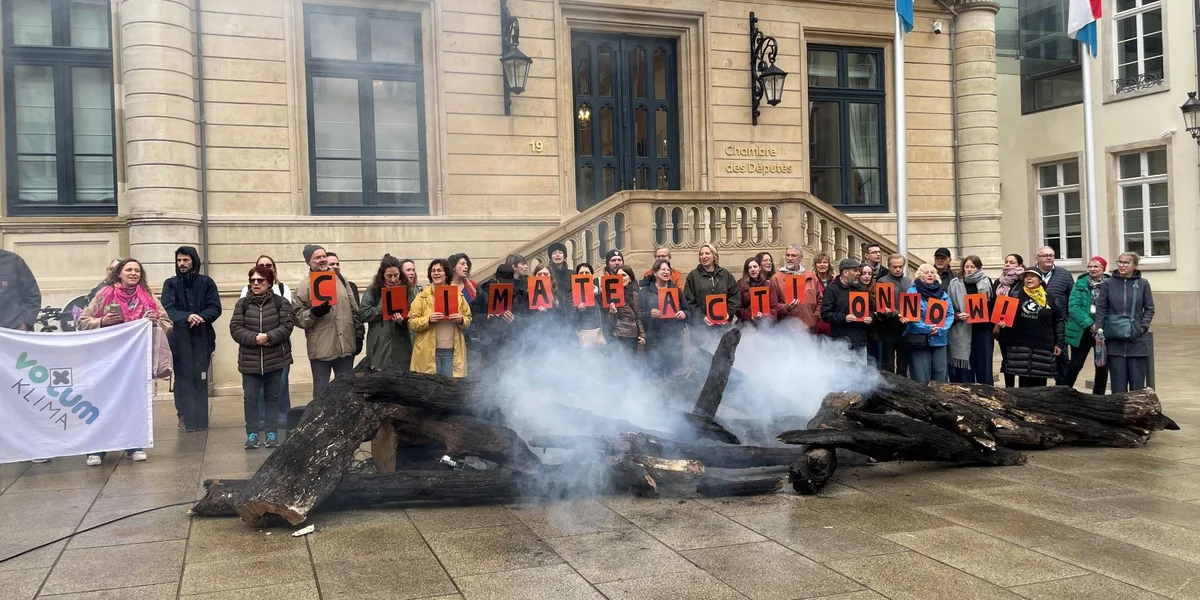 Demo virun der Chamber: "Lëtzebuerg muss seng Emissiounen drastesch reduzéieren" | © Carole Schimmer